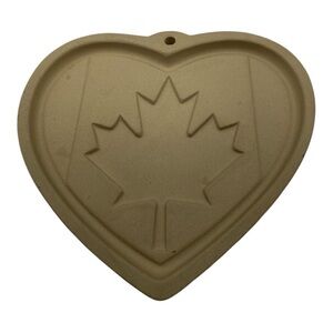 Pampered Chef Vintage Heart Of Canada Stoneware Cookie Mold 2000